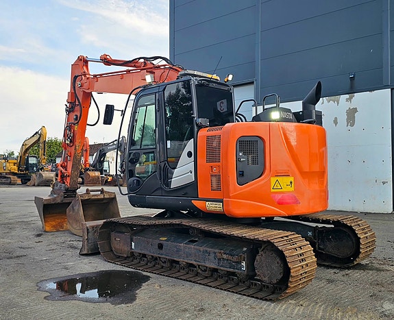 Hitachi ZX135US-6, 2018 mod, 8860 timer, 2 skuffer, opplegg til rototilt, Sentralsmøring. 3 of 30