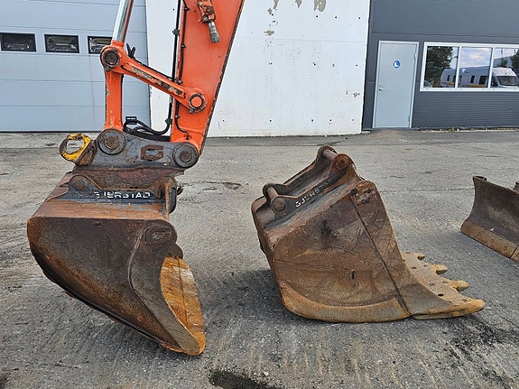 Hitachi ZX135US-6, 2018 mod, 8860 timer, 2 skuffer, opplegg til rototilt, Sentralsmøring. 13 of 30
