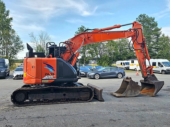 Hitachi ZX135US-6, 2018 mod, 8860 timer, 2 skuffer, opplegg til rototilt, Sentralsmøring. 6 of 30