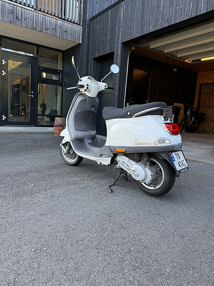 Vespa LX 50 4 of 7