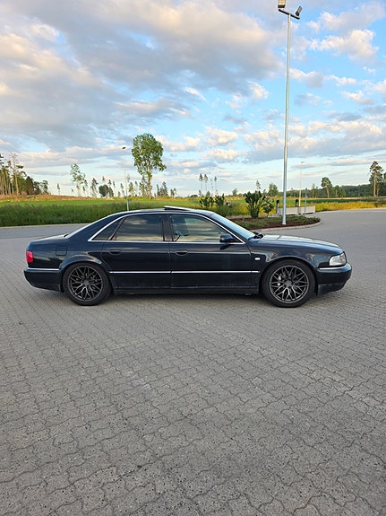 Audi A8 7 of 30