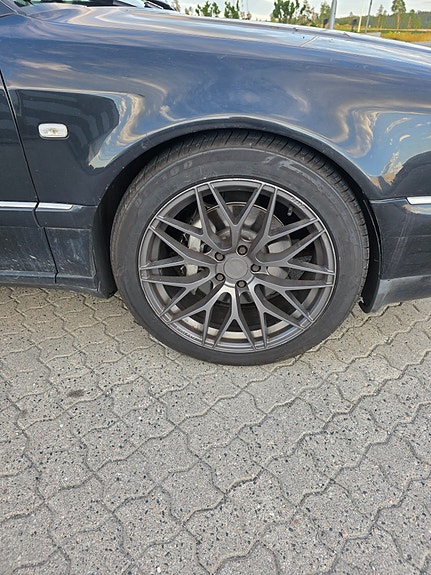 Audi A8 8 of 30