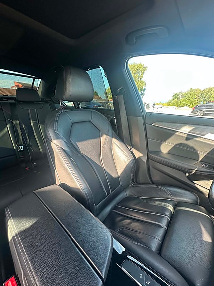 BMW 530e 15 of 16
