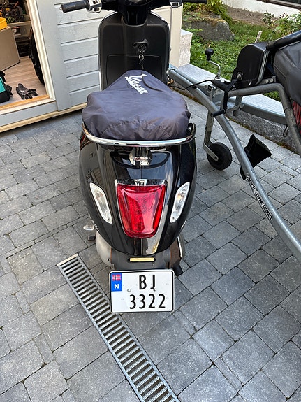 Vespa Primavera 50 2 of 12