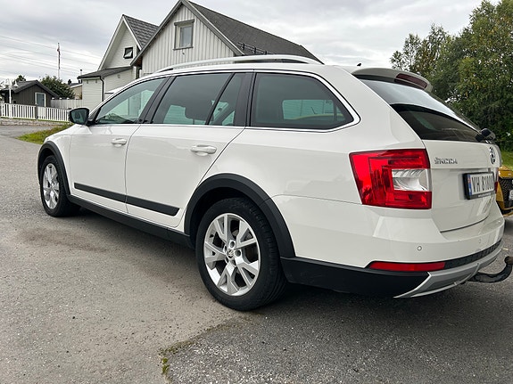 Skoda Octavia Scout 2 of 20