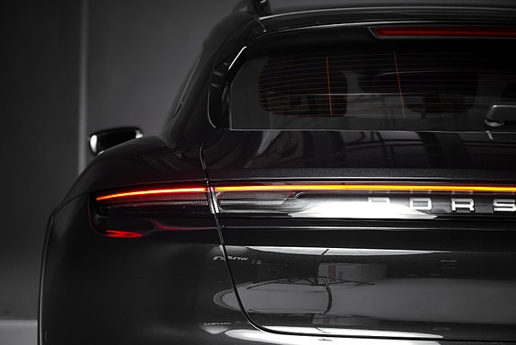 Porsche Taycan Cross Turismo 12 of 30