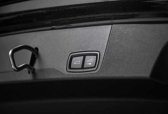 Porsche Taycan Cross Turismo 14 of 30