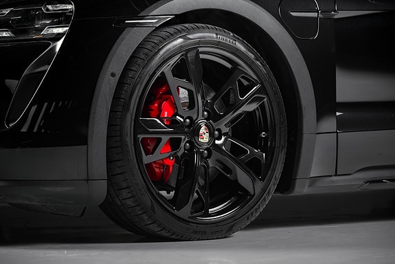 Porsche Taycan Cross Turismo 3 of 30
