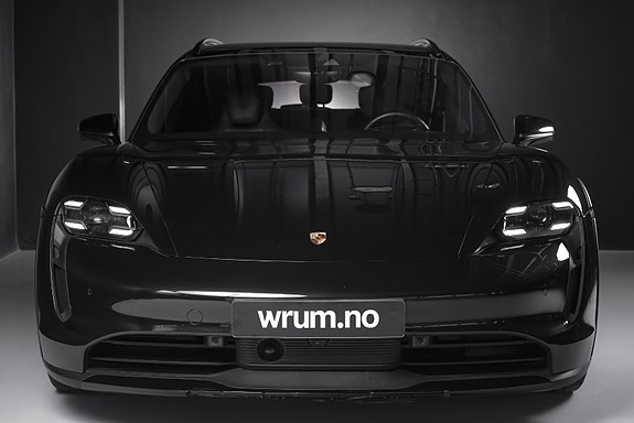 Porsche Taycan Cross Turismo 6 of 30