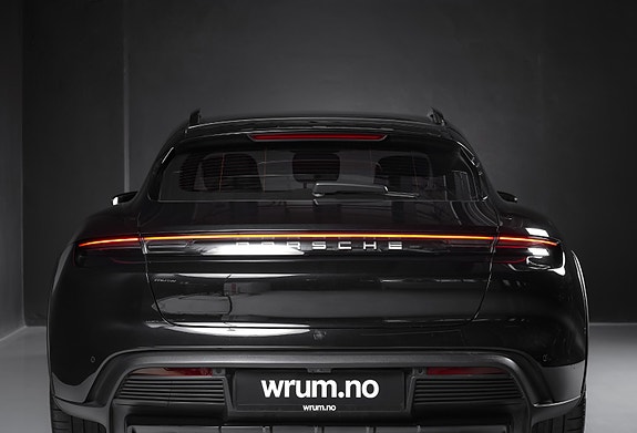 Porsche Taycan Cross Turismo 11 of 30