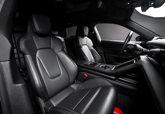 Porsche Taycan Cross Turismo 19 of 30