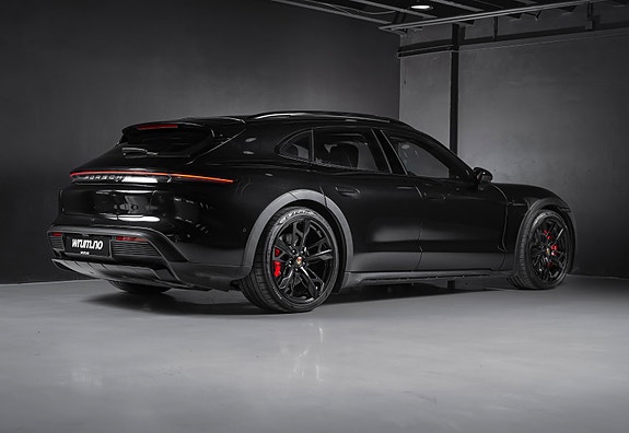 Porsche Taycan Cross Turismo 8 of 30