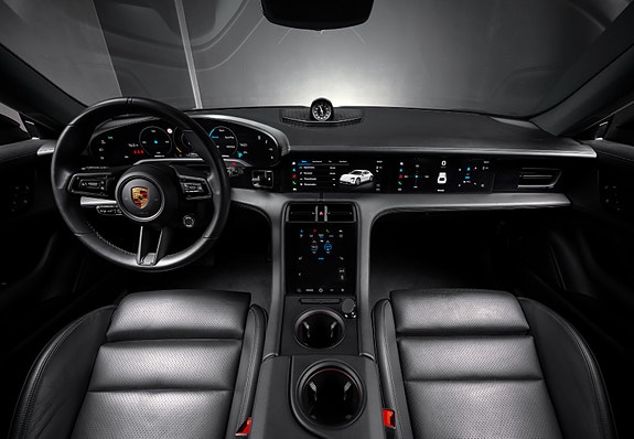 Porsche Taycan Cross Turismo 23 of 30