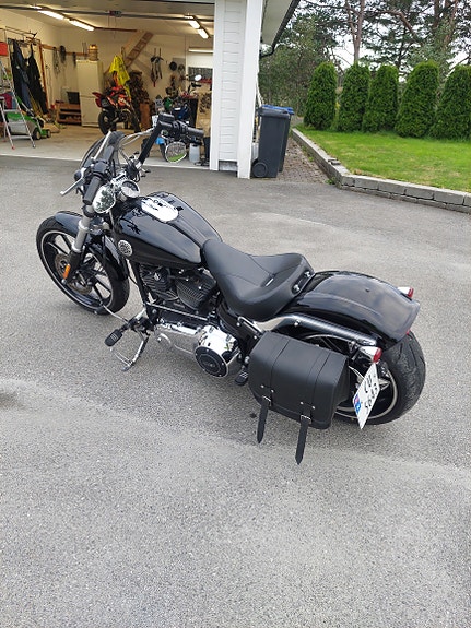 Harley-Davidson FXSB 103 BREAKOUT 5 of 7