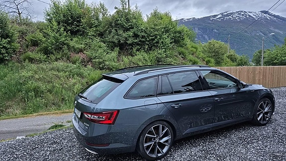 Skoda Superb 2 of 12