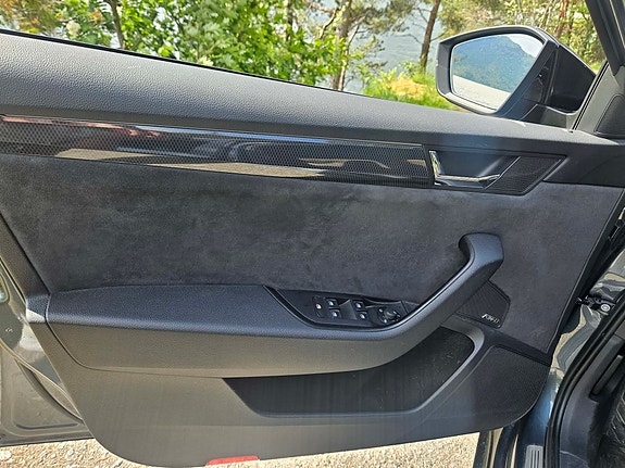 Skoda Superb 8 of 12