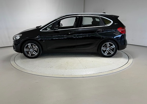 BMW 225xe 2 of 11