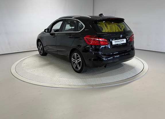 BMW 225xe 3 of 11