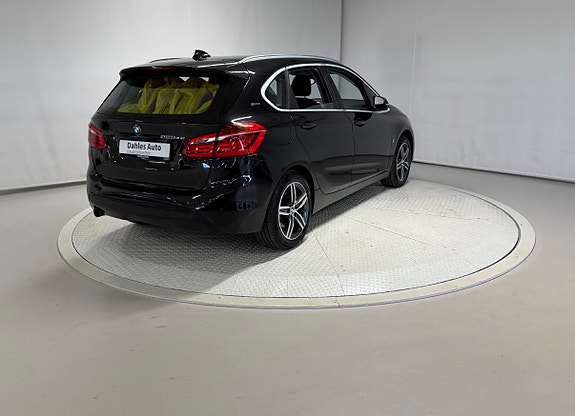 BMW 225xe 4 of 11
