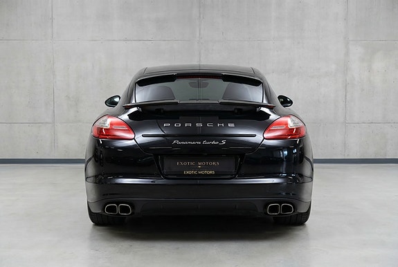 Porsche Panamera 4 of 30