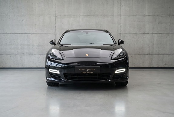Porsche Panamera 2 of 30