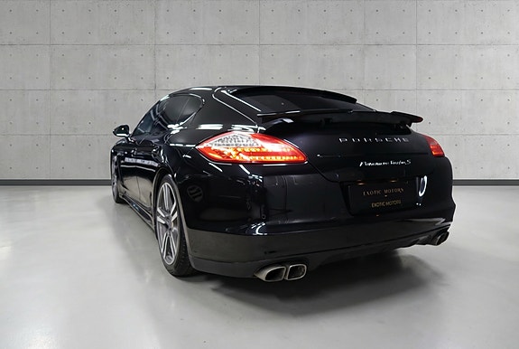 Porsche Panamera 3 of 30