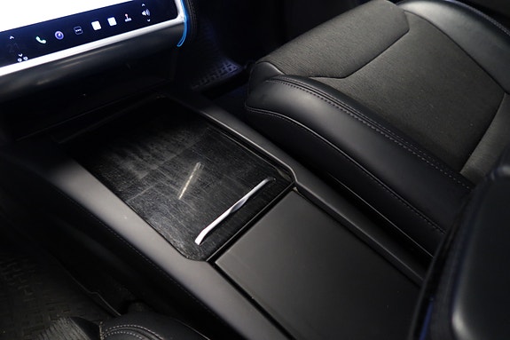 Tesla Model X 23 of 28