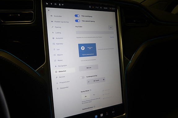 Tesla Model X 16 of 28