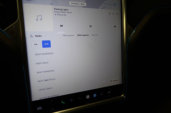 Tesla Model X 21 of 28