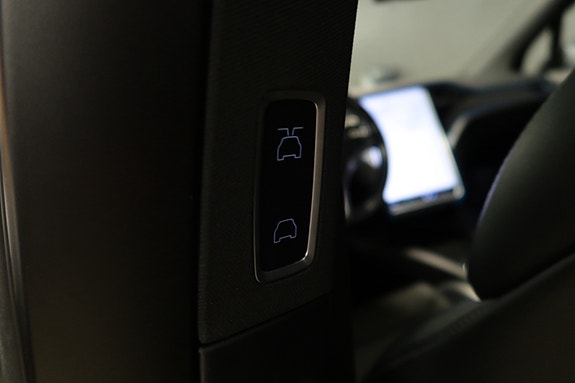 Tesla Model X 26 of 28