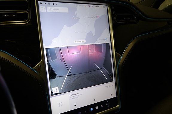 Tesla Model X 22 of 28