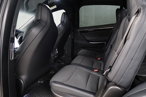 Tesla Model X 25 of 28