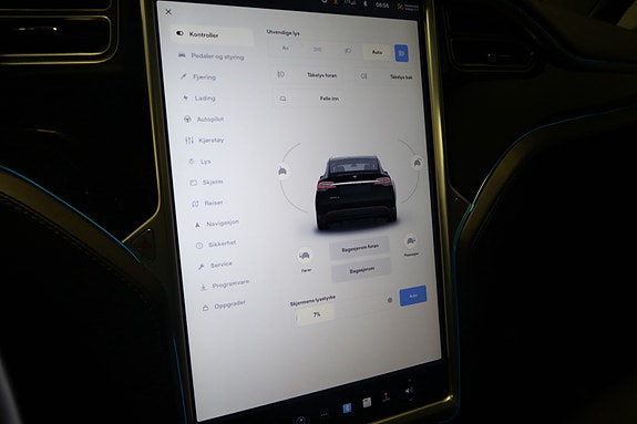 Tesla Model X 15 of 28