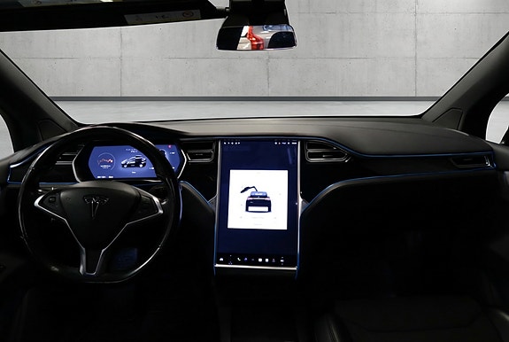 Tesla Model X 11 of 28