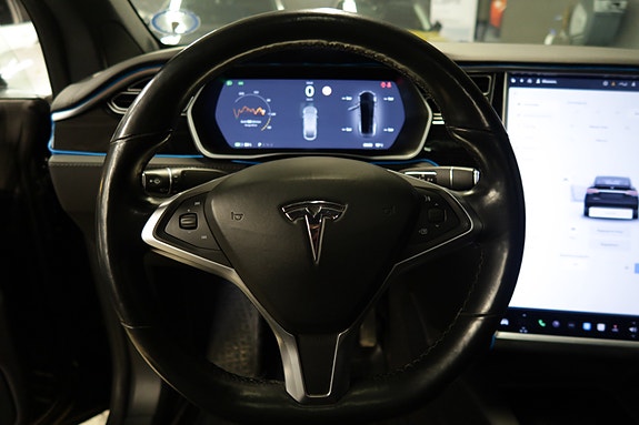 Tesla Model X 10 of 28