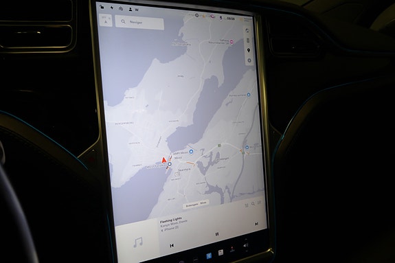 Tesla Model X 20 of 28