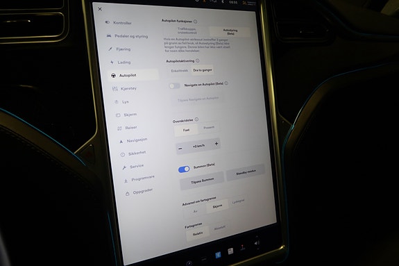 Tesla Model X 18 of 28