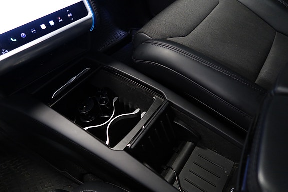 Tesla Model X 24 of 28
