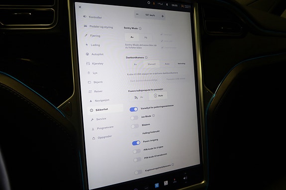 Tesla Model X 17 of 28