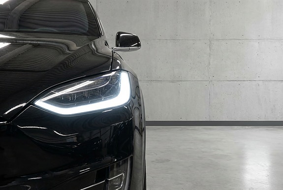 Tesla Model X 6 of 28