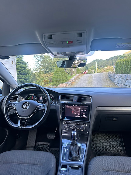 Volkswagen e-Golf VII 7 of 14