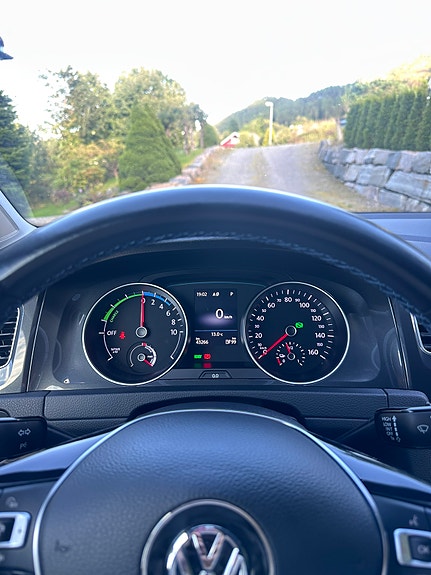 Volkswagen e-Golf VII 9 of 14