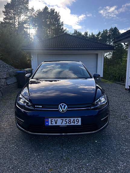 Volkswagen e-Golf VII 3 of 14