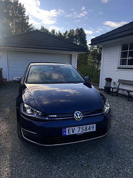 Volkswagen e-Golf VII 2 of 14