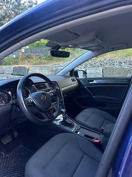Volkswagen e-Golf VII 11 of 14