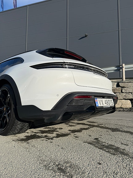 Porsche Taycan Cross Turismo 25 of 30