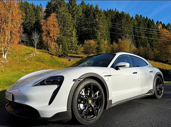 Porsche Taycan Cross Turismo 6 of 30