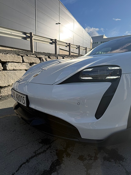 Porsche Taycan Cross Turismo 12 of 30
