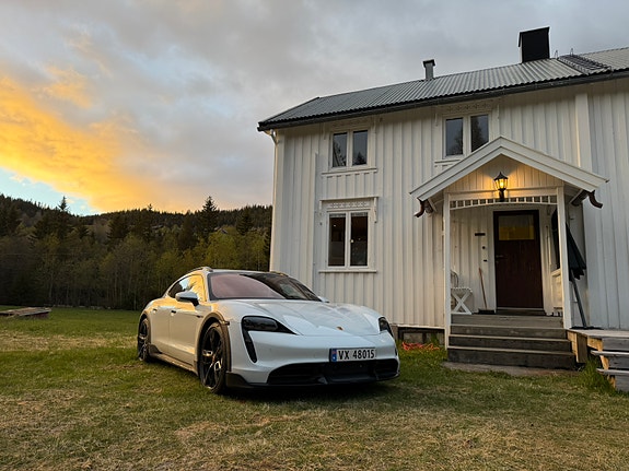 Porsche Taycan Cross Turismo 23 of 30