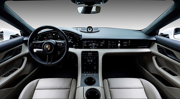 Porsche Taycan Cross Turismo 3 of 30